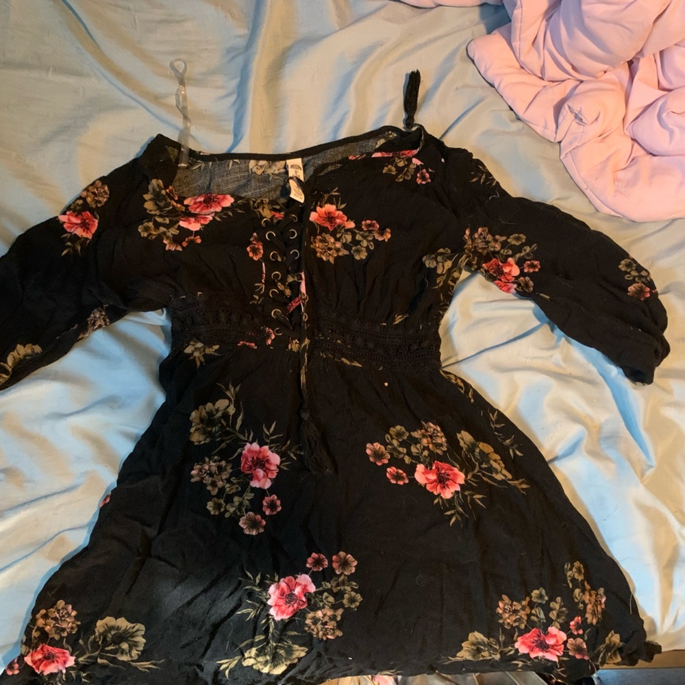 I am selling a cute American Rag dress, It’s vintage style and size XS